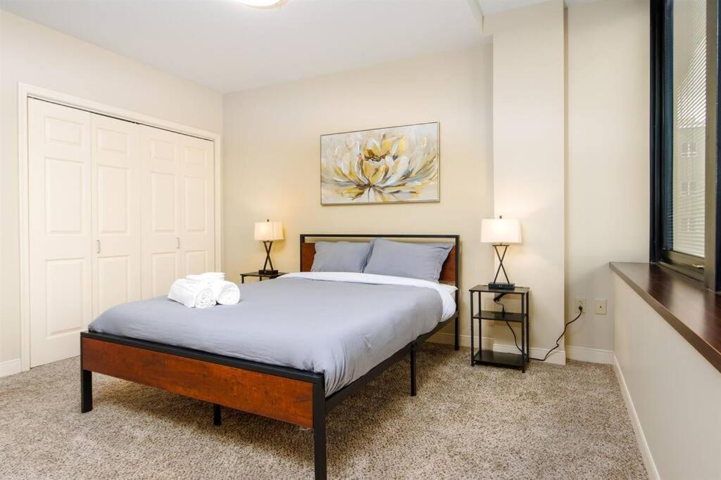 Apartamento Sprawling Stadium Views Wonderful Location 24-7 Parking Gym Lounge Pittsburgh