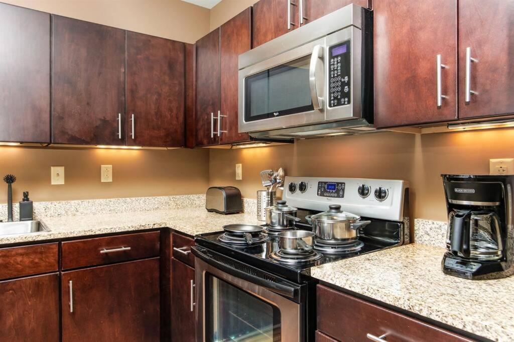 Sprawling Stadium Views Wonderful Location 24-7 Parking Gym Lounge Apartamento Pittsburgh