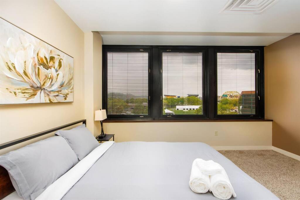 Sprawling Stadium Views Wonderful Location 24-7 Parking Gym Lounge Apartamento *