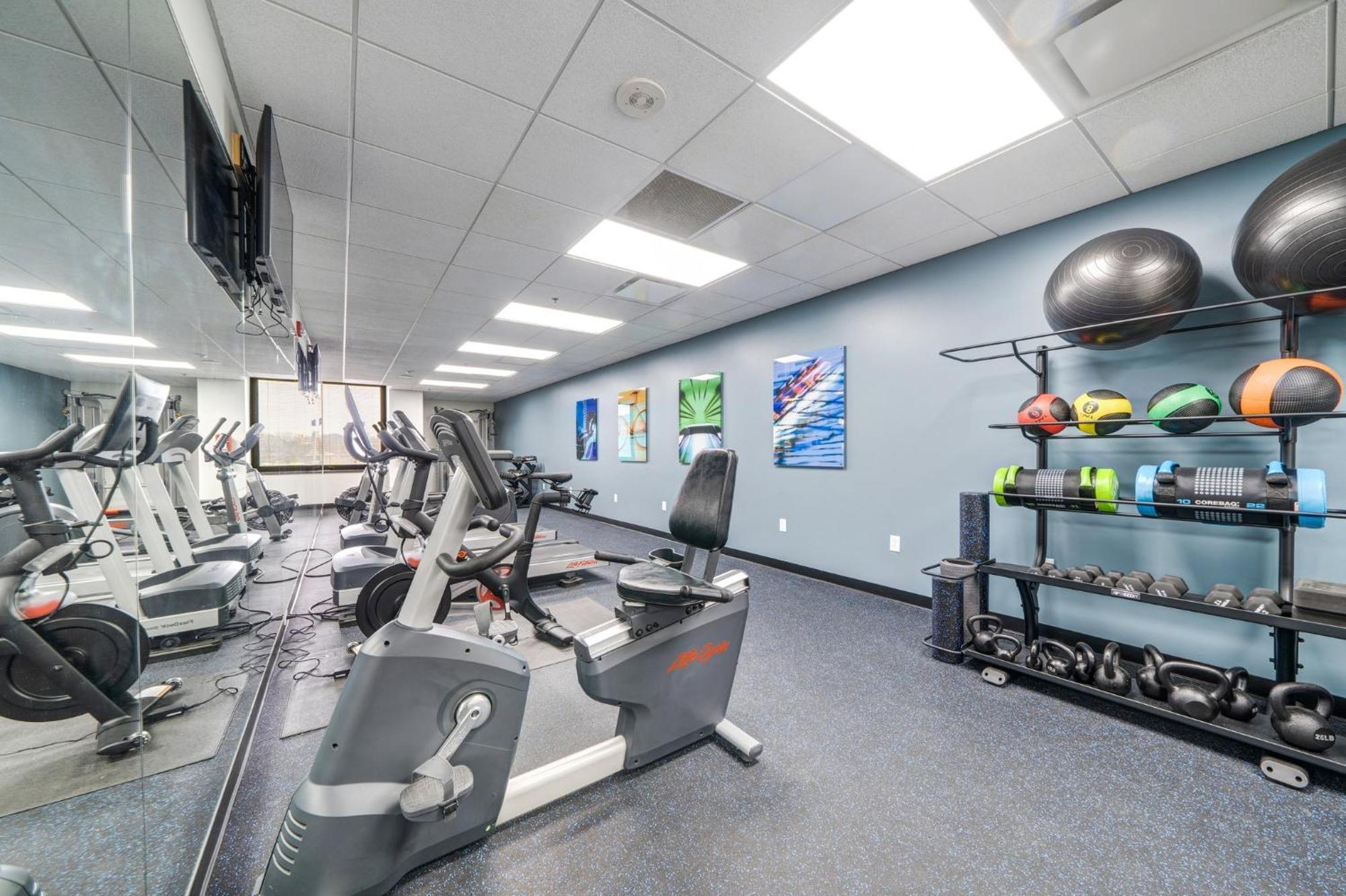 Sprawling Stadium Views Wonderful Location 24-7 Parking Gym Lounge Apartamento