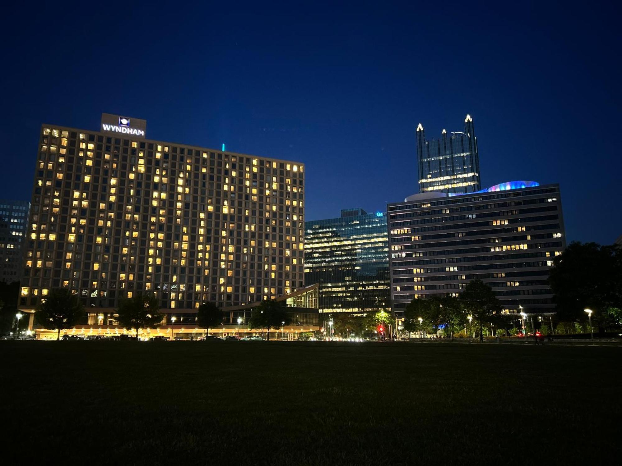 Apartamento Sprawling Stadium Views Wonderful Location 24-7 Parking Gym Lounge Pittsburgh